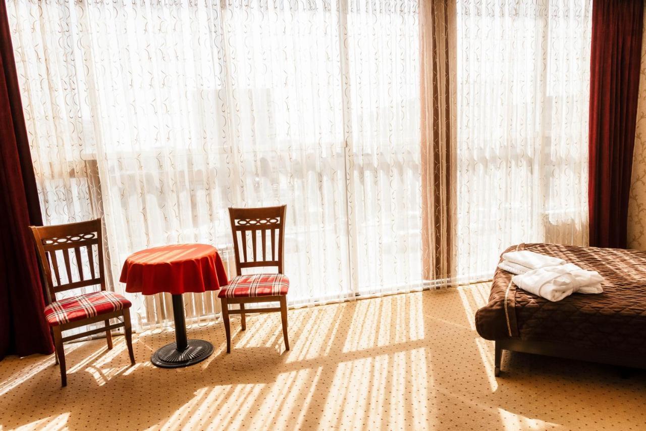 Golden Palace アクタウ エクステリア 写真